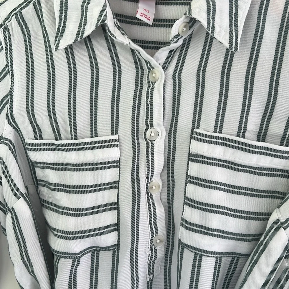 Isabel Maternity by Ingrid & Isabel Green and White Striped Tie Shirt Sz xs
